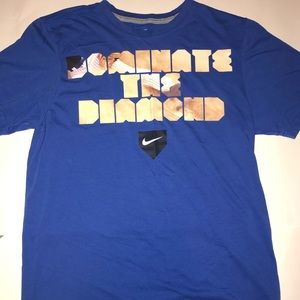 Never worn Nike dri-fit dominate the diamond shirt